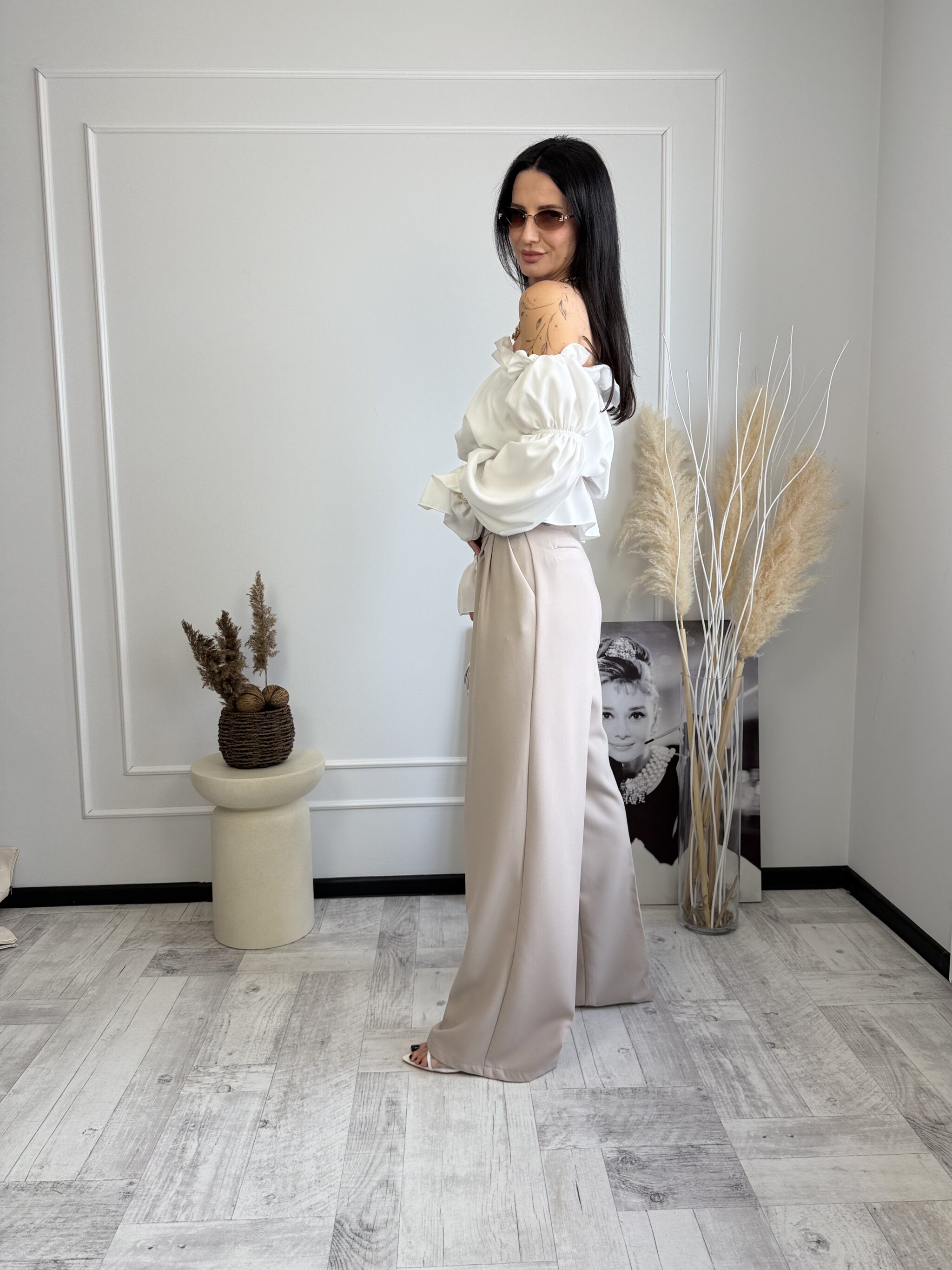 Beżowe spodnie eleganckie od Belluci
