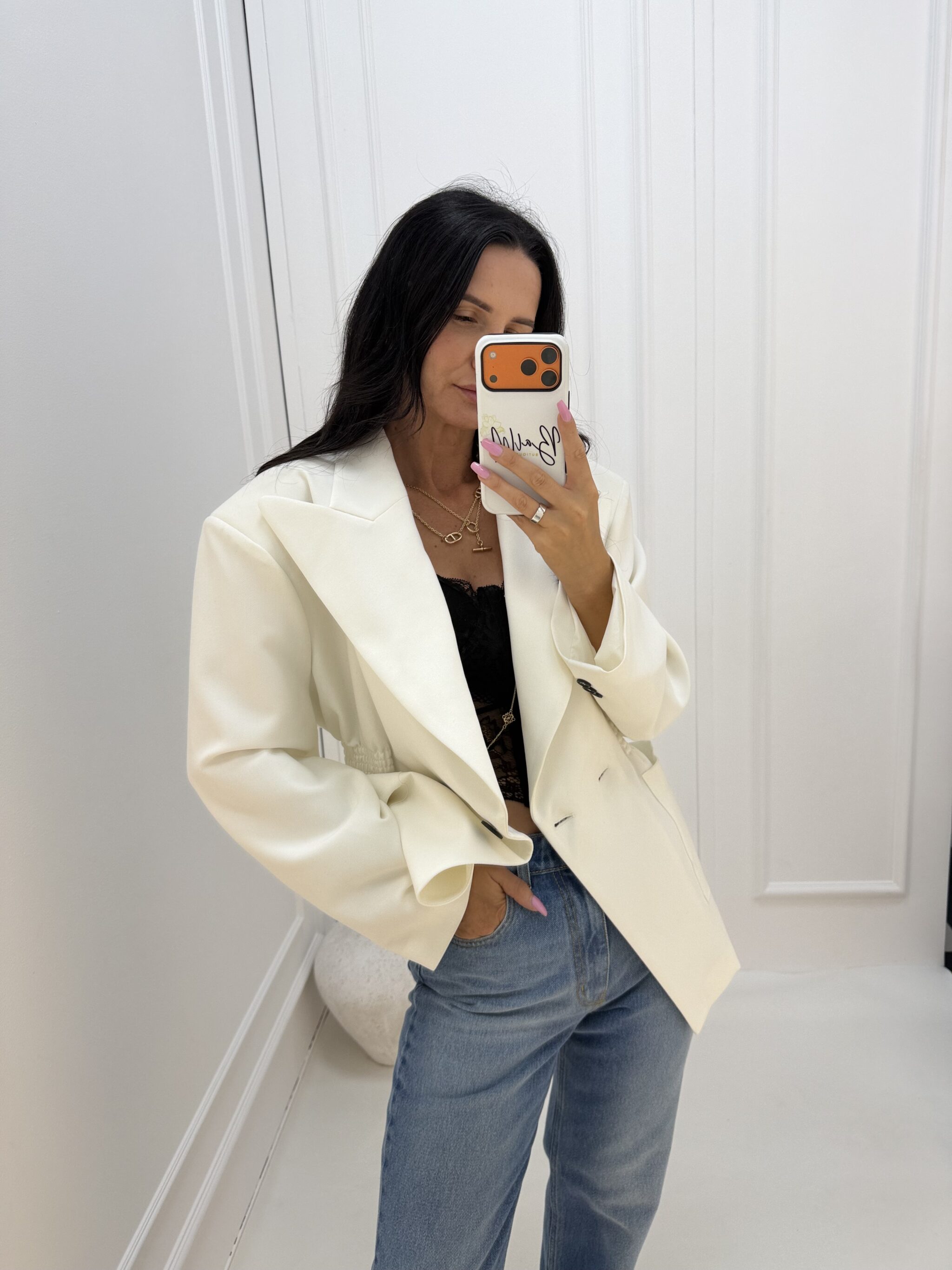 Marynarka damska Westwood Belluci oversize z taliowaniem i klasycznymi klapami.