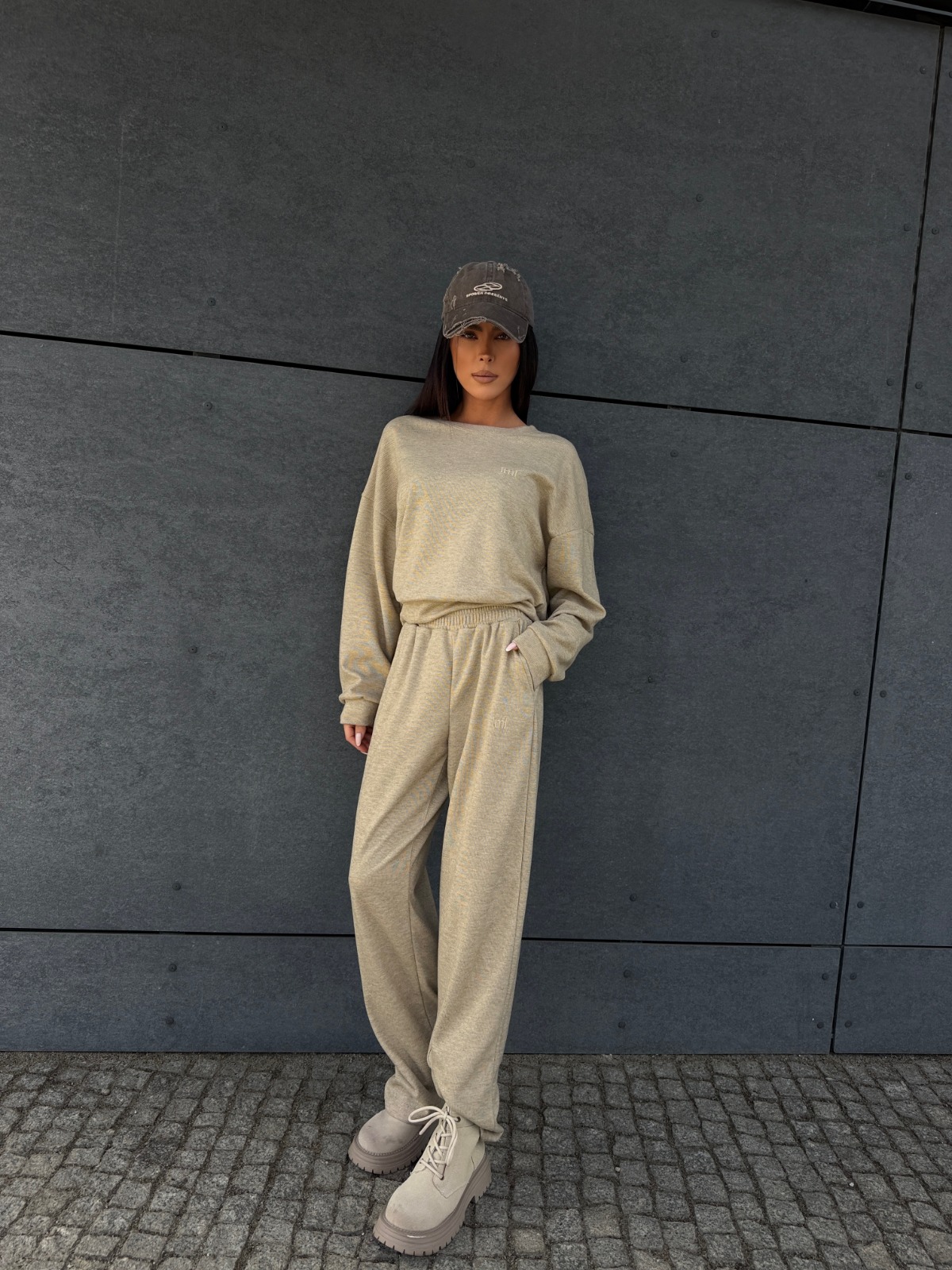 Komplet damski ICONz bluzą oversize i spodniami z elastyczną talią