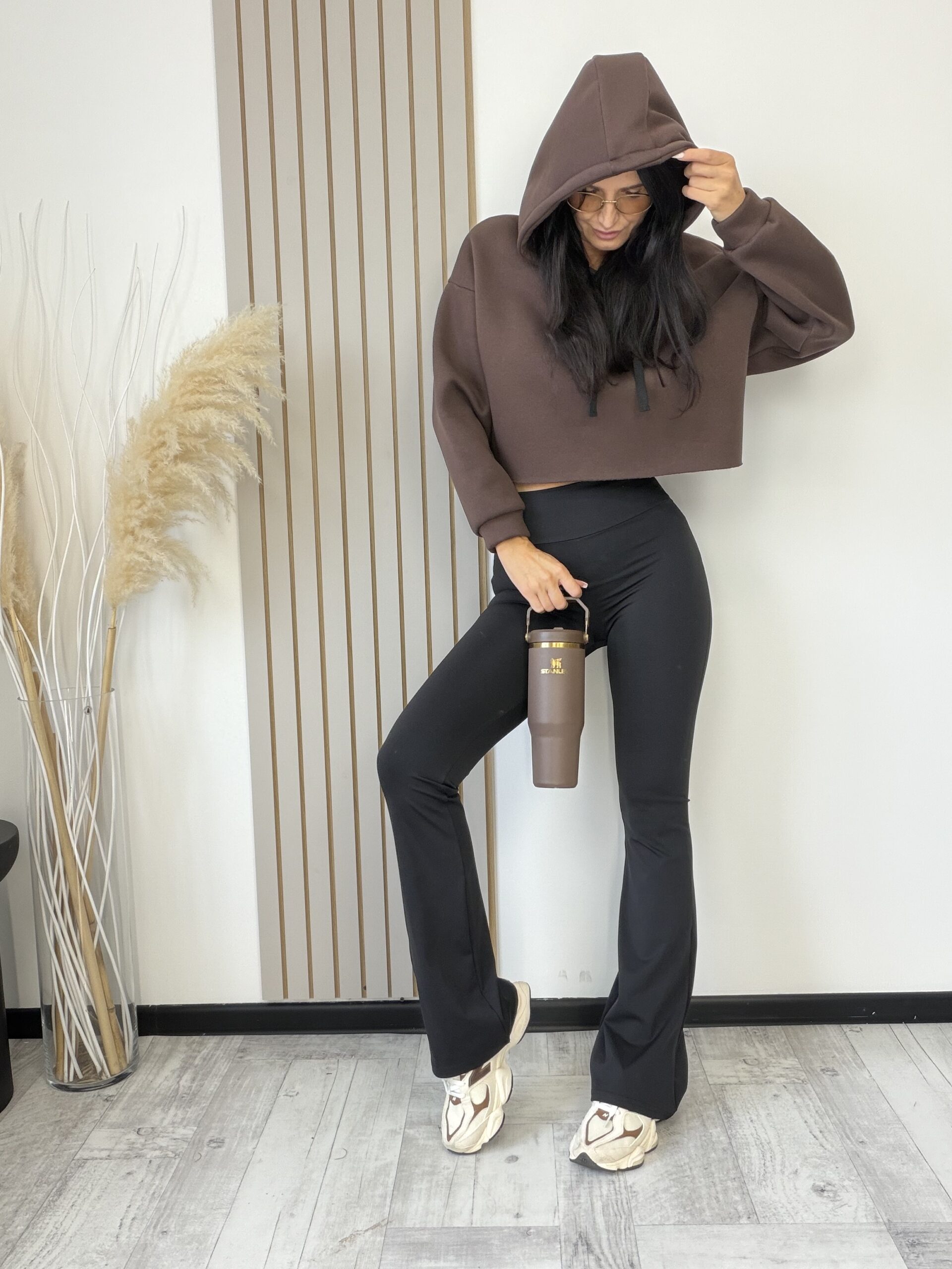 Krótka bluza oversize z kapturem SLAY Czekolada - obrazek 7