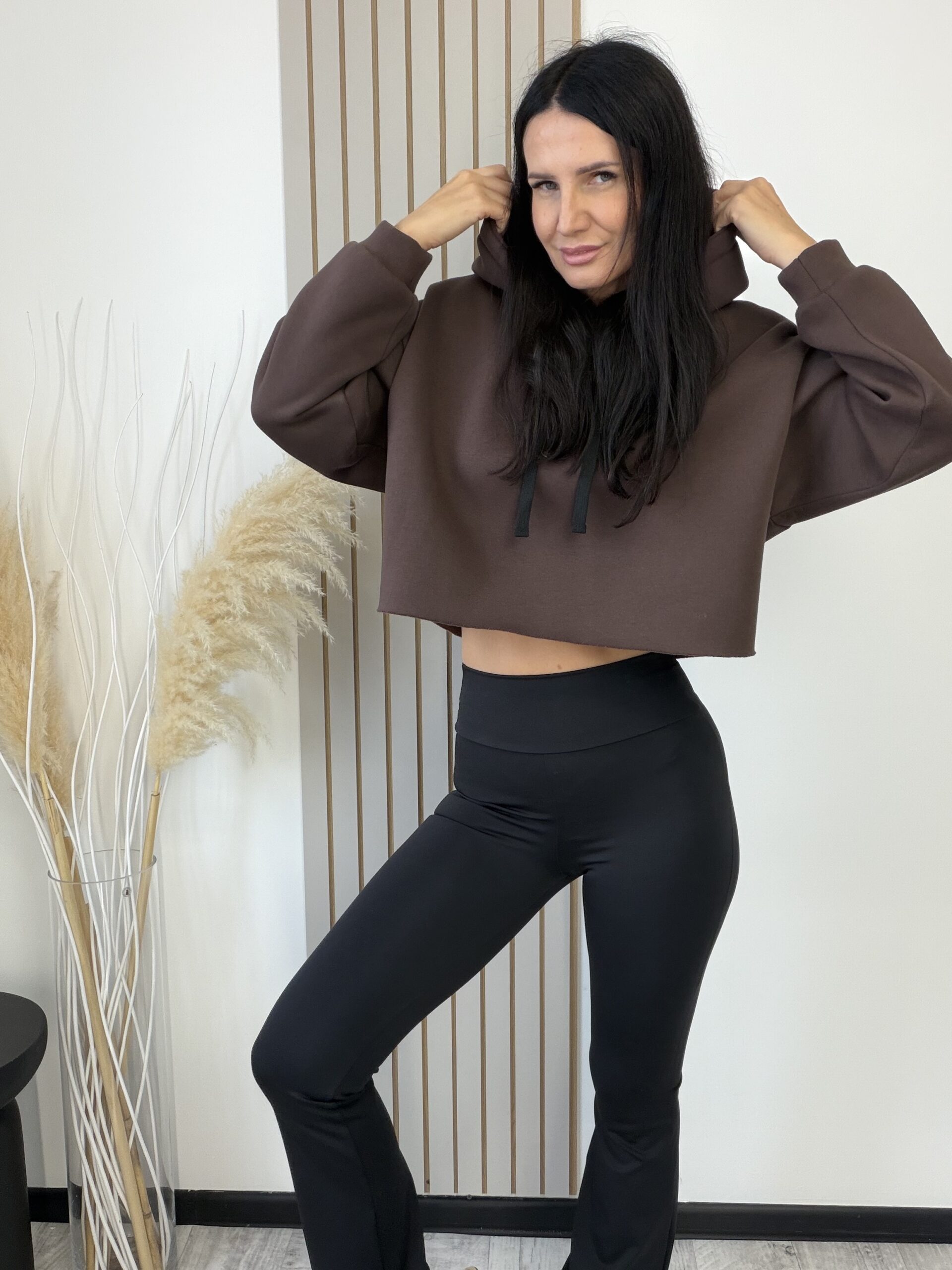 Krótka bluza oversize z kapturem SLAY Czekolada - obrazek 5