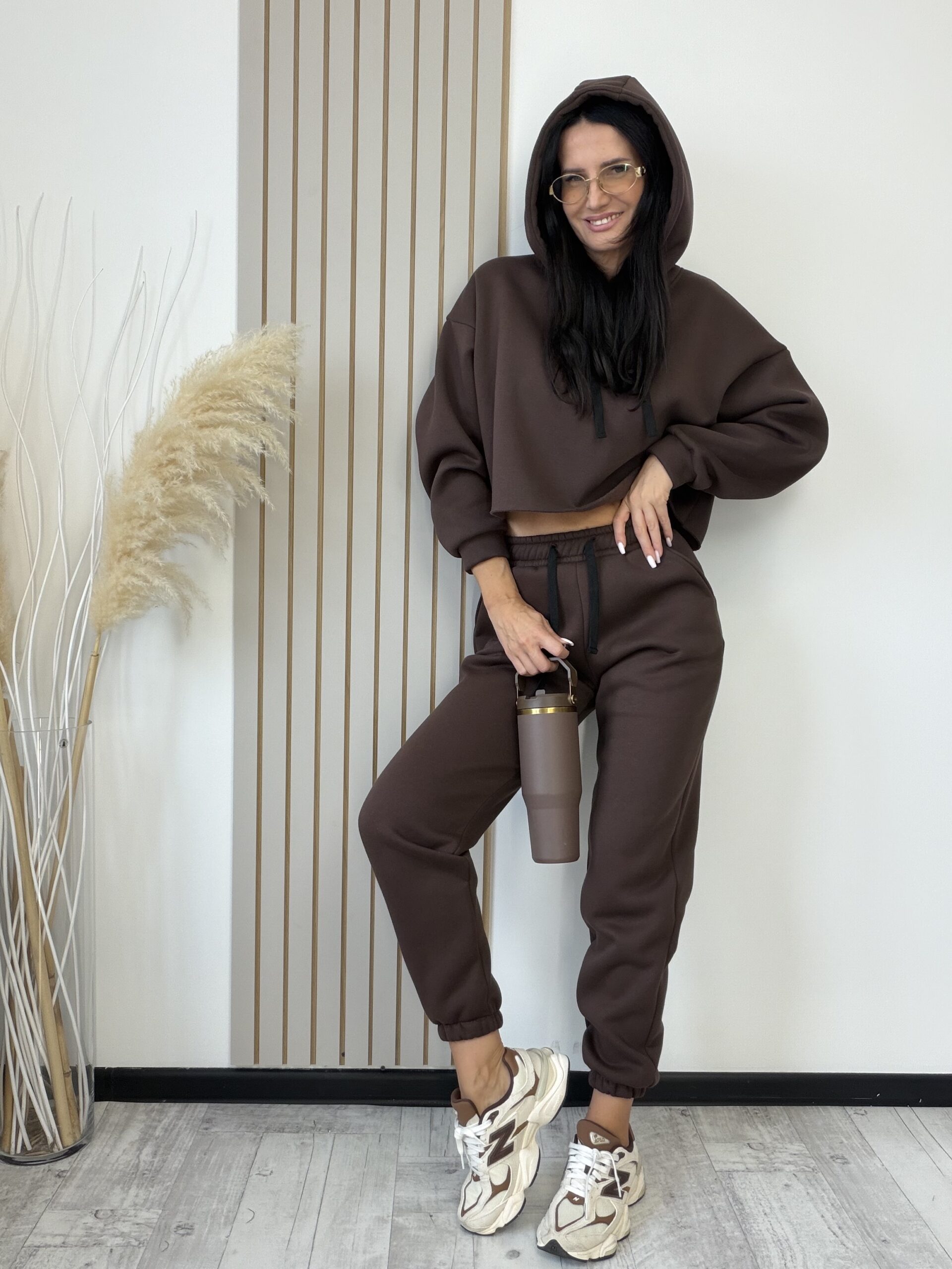 Krótka bluza oversize z kapturem SLAY Czekolada - obrazek 3